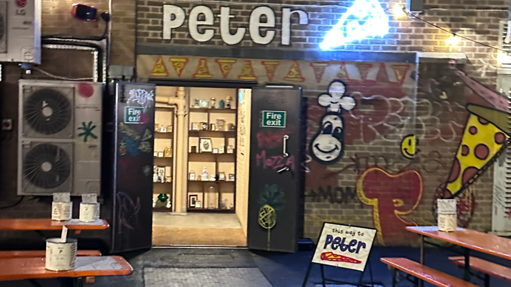 Top Reasons to Love Peter Pizzeria: Freshly Made Pizza and a Warm Welcome